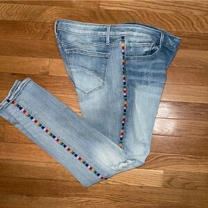 Driftwood Jackie Light Wash Rainbow Embroidered Tapered Womens Blue Jeans 30x25.
